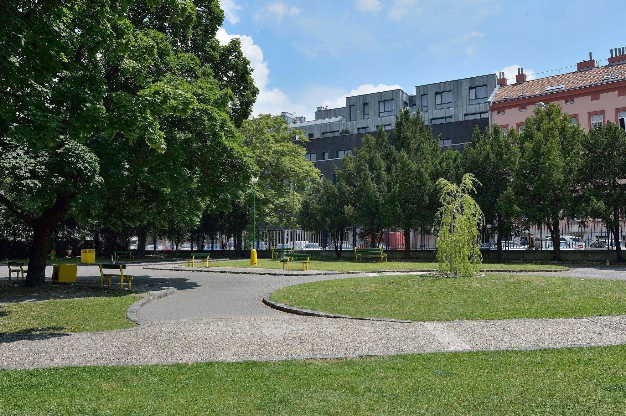 Ambiente Serviced Apartments - Dunajska Bratislava Exterior photo